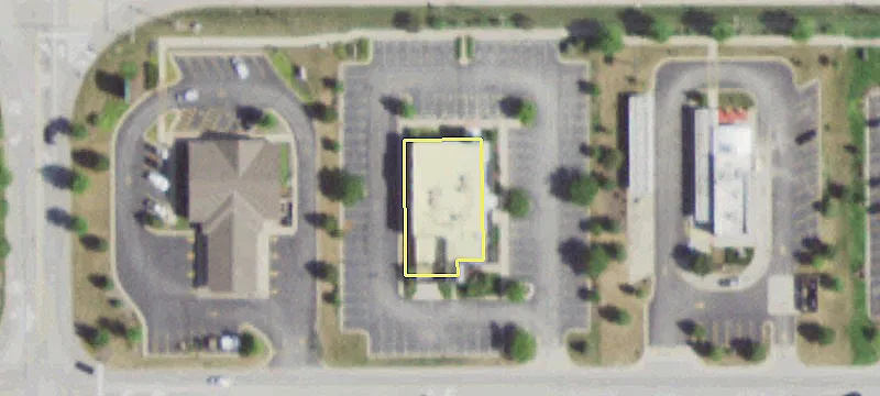 Restaurant Building with High Visibility
