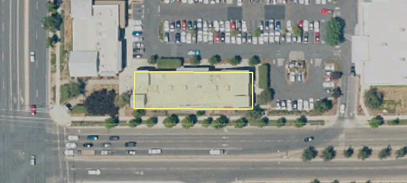 Former Drive-Thru Restaurant Available