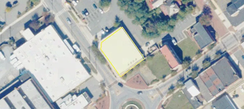 Retail Building in Opportunity Zone