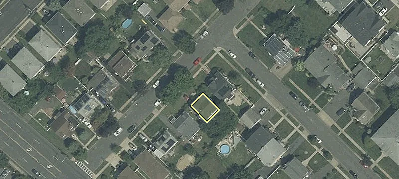 Commercial Land on Busy Avenue