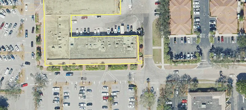 Retail Space in Naples Plaza