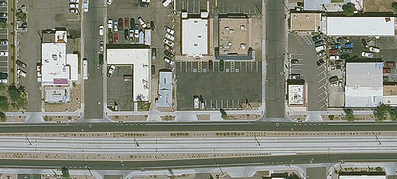 Retail/Bar Building For Lease