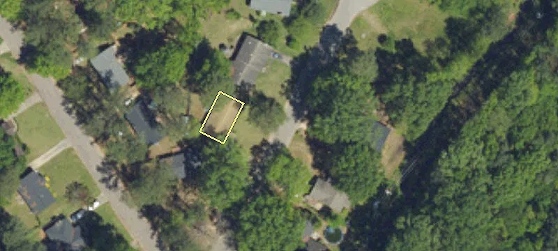 Freestanding Restaurant Building on Large Lot