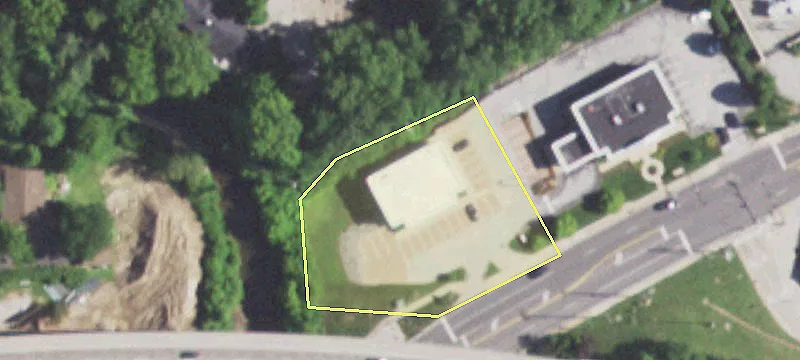 Retail Space in Ladue Area