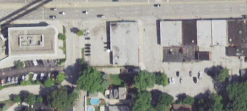 Retail Space in Oak Lawn