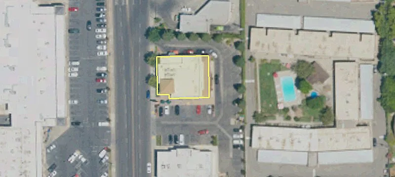 Retail Space in Starbucks Plaza