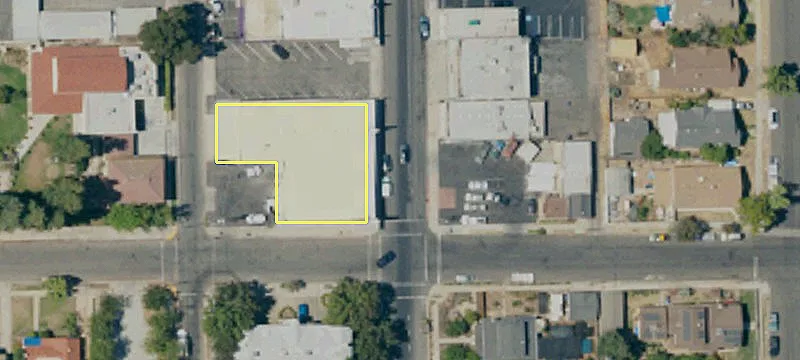 Retail Building with Private Parking