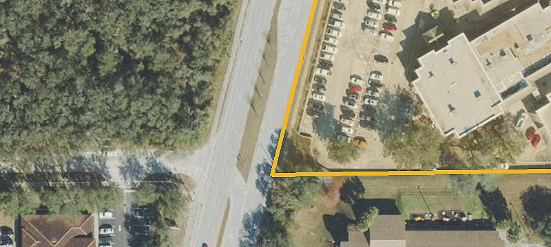 Outparcel at Lighted Intersection