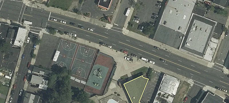 Retail Building Near Garden State