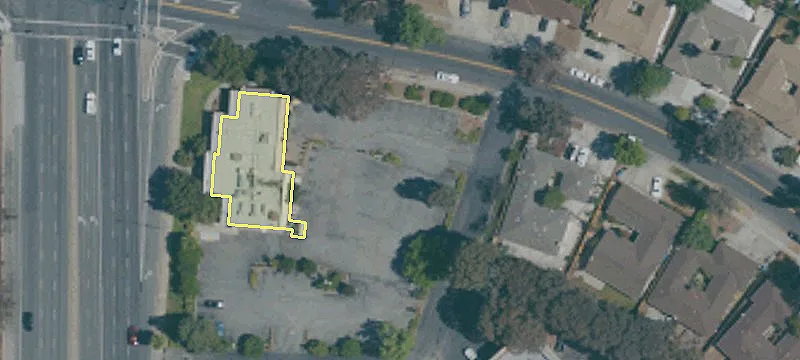 Retail Building Near Highways 85/87