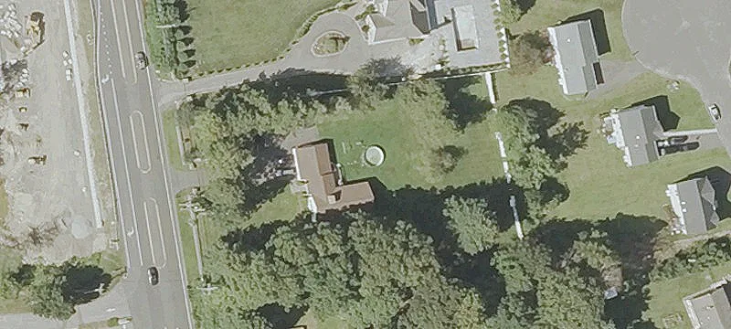 Commercial Building on 1.22 Acres