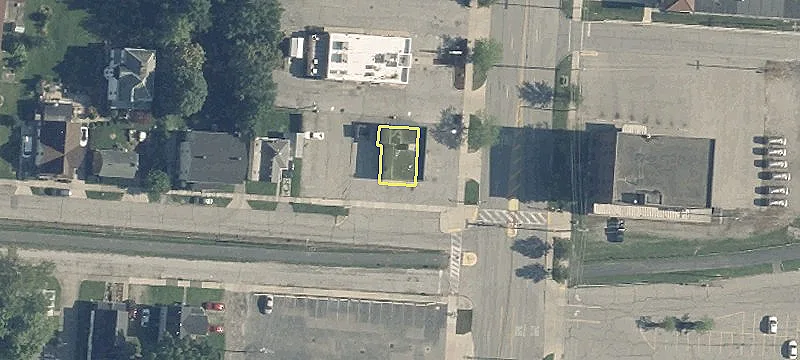 Freestanding Retail Building on Corridor