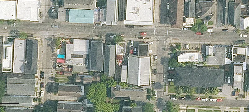 Freret Street Restaurant with Yard
