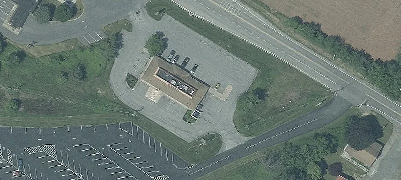Retail Building on Acreage