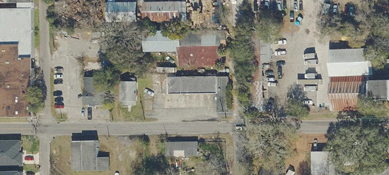 Riverside Auto Shop with Bays