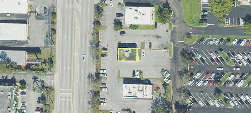 Retail Space in Busy Center