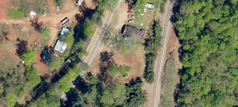 Retail/Industrial Space on 0.36 Acres