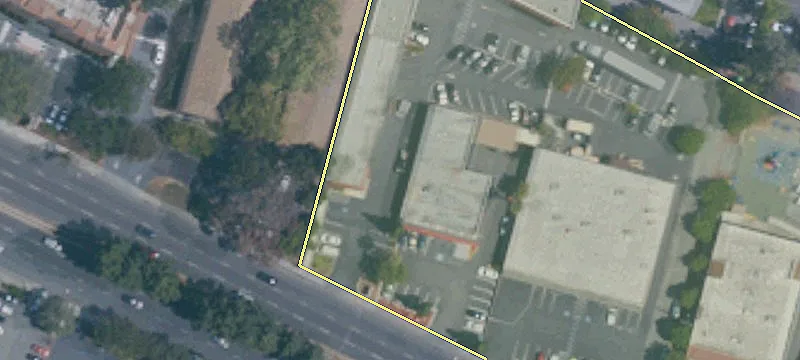 Freestanding Retail/Automotive Building For Rent