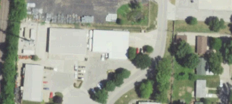 Auto Repair & Sales Building