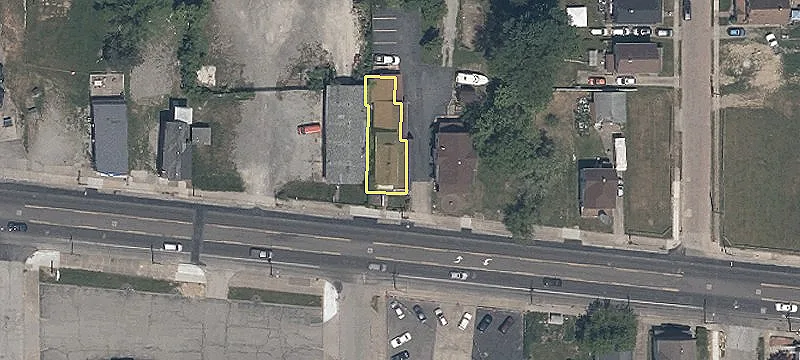 Retail Property Near Fellows Garden