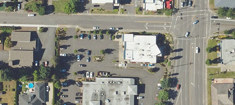 High-Profile Retail Endcap Space