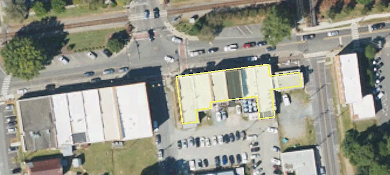 Retail Outparcel Near Shopping Center