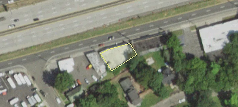 Bay Shore Retail Space Available