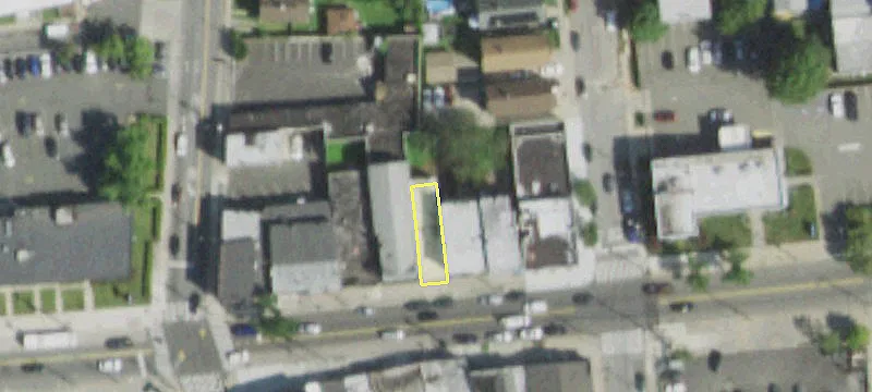 Versatile Commercial Building on Victory