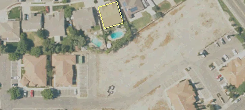 Commercial Lot in Del Lago