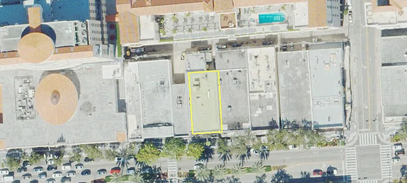 Retail Space on Miracle Mile