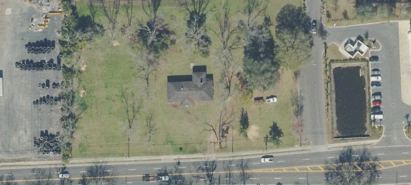 Commercial Land in High-Traffic Area