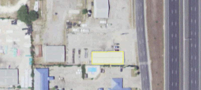 Restaurant Building on Large Lot