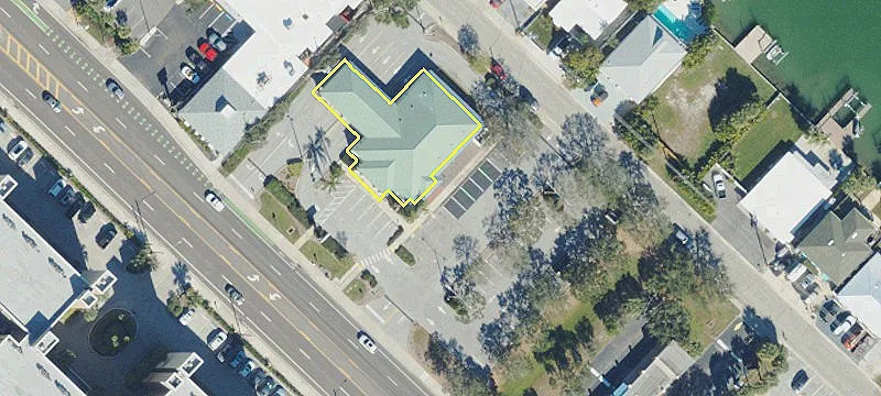 Freestanding Building in Madeira Beach