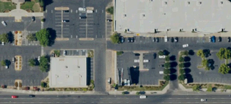 Retail Building on Shaw Avenue