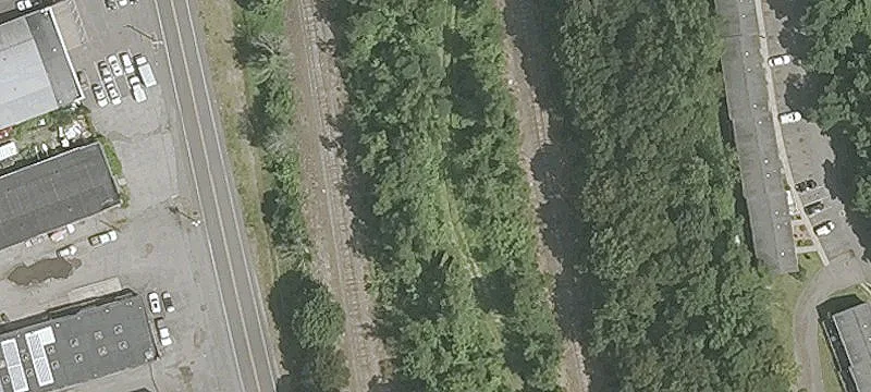 Land on Thomaston Avenue