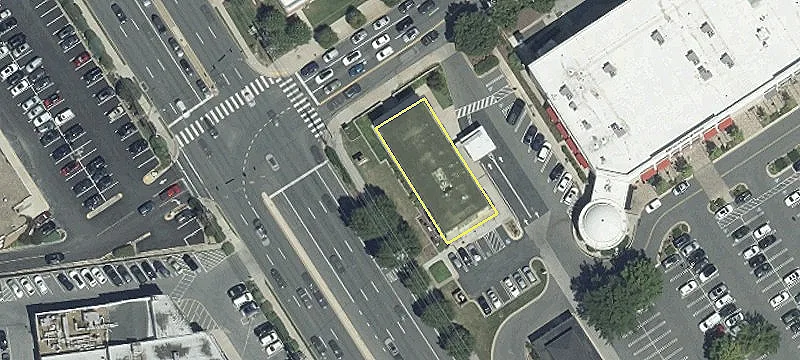 Retail Space in Montrose Crossing