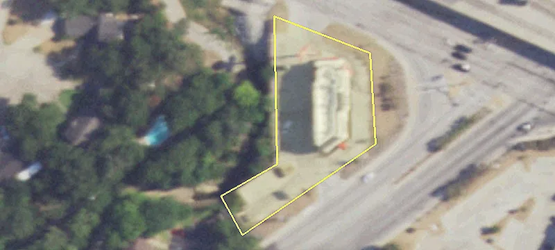 Retail Space Near Airport Freeway