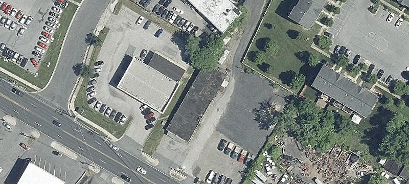 Retail Building with Large Parking
