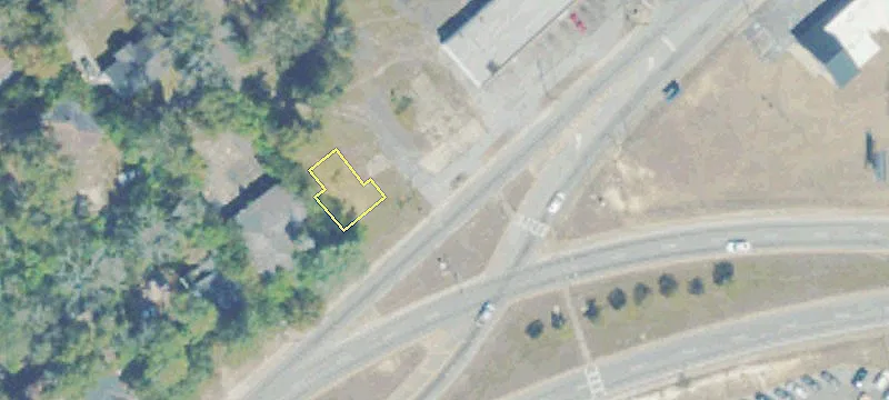 Commercial Lot at Signalized Intersection