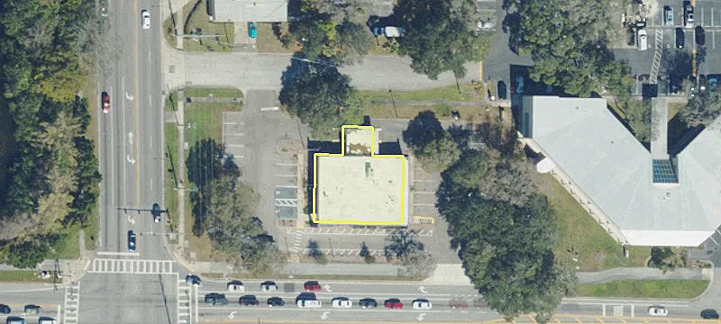 Freestanding Building on Large Lot