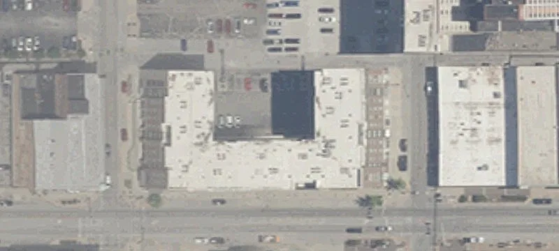 Retail End Cap with Patio