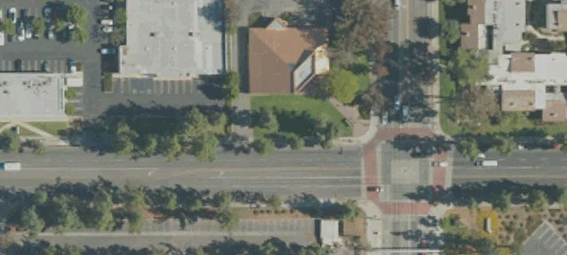 Retail/Office/Warehouse Building For Sale