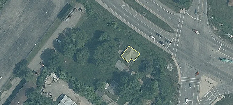 Land Available at Signalized Intersection