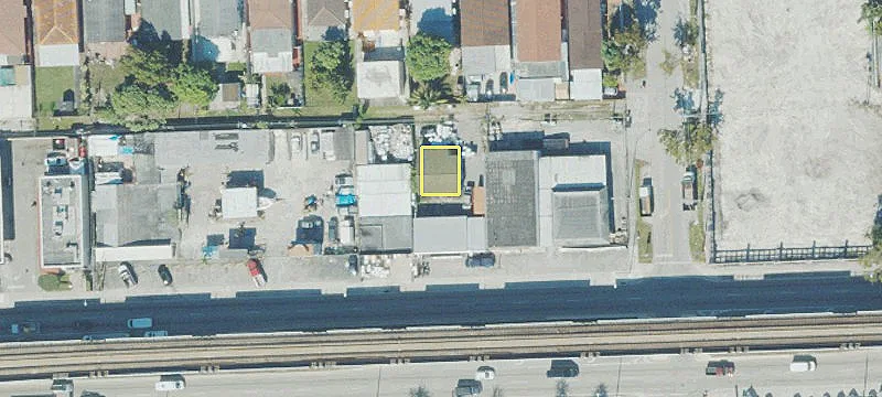 Retail Building with Large Lot