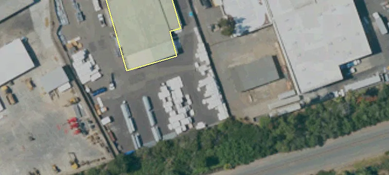 Freestanding Building with Usable Yard