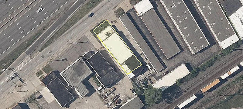 Industrial Warehouse with Freeway Visibility