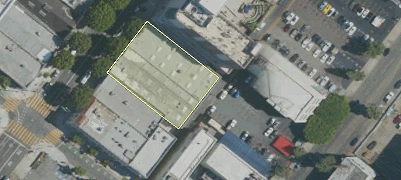 High-Clearance Commercial Building Available