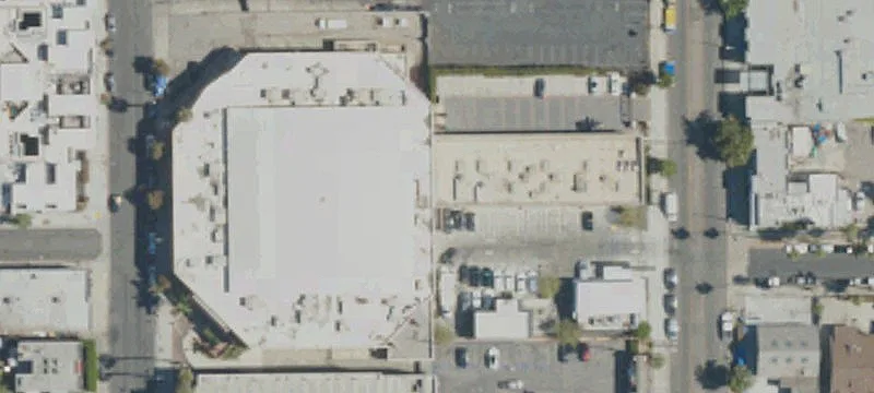 Hollywood Flex Space with Roll-Up