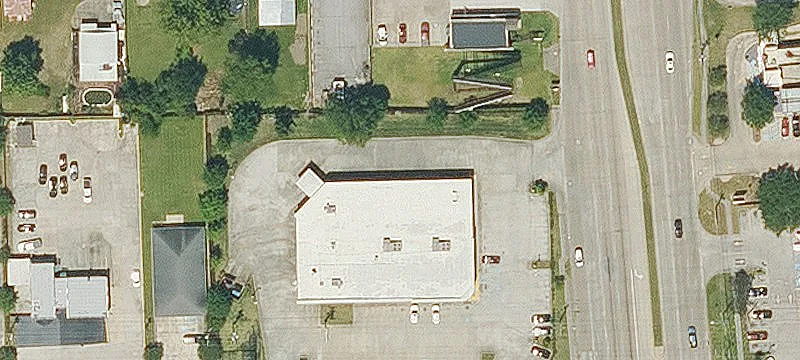 Free-standing Building with Drive-Thru