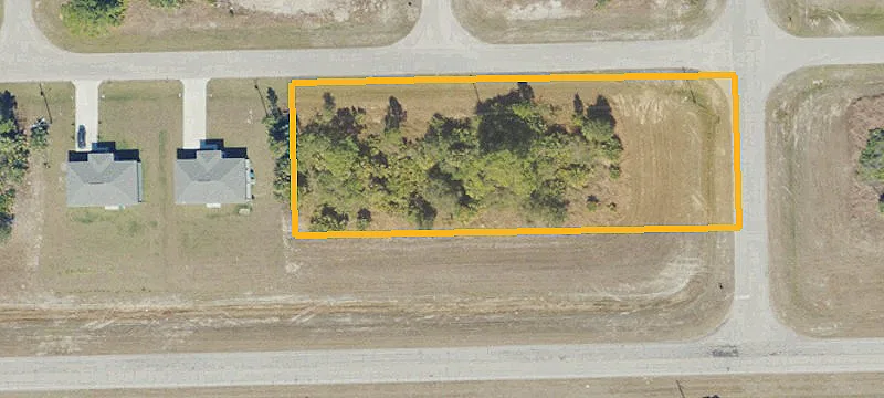 Residential Land in La Belle